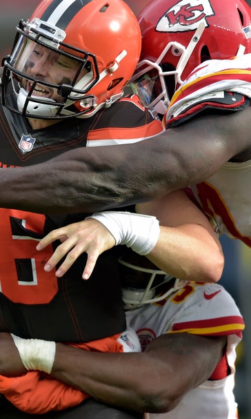 Browns lose defenders, drop fourth in row to end rough week